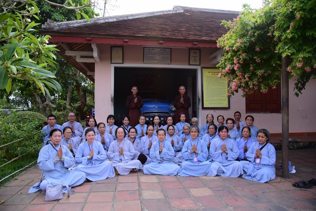 Tham quan và cúng dường chùa Linh Mụ, Huế